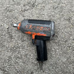 Snap-on MG725 is a 1/2-inch drive super-duty air impact wrench