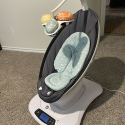 4 Moms Baby Swing 
