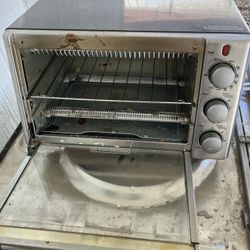 Toaster Oven- Black and Decker