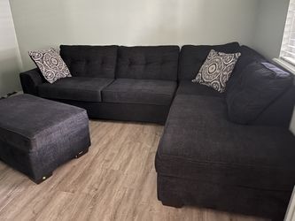 Sectional w/ Chaise