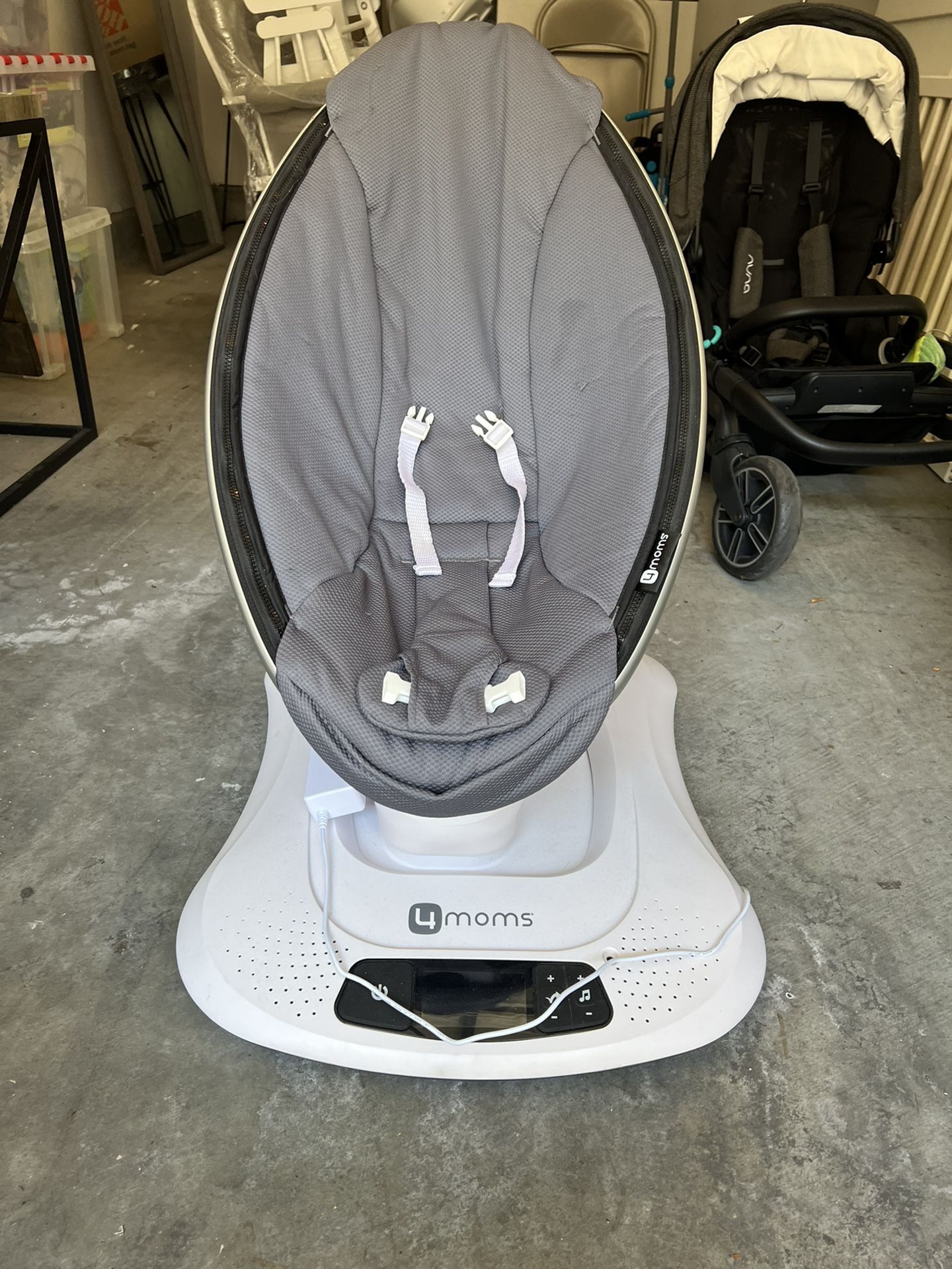 4moms mamaRoo4 Classic Multi-Motion Baby Swing