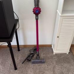 Dyson v4 Vacuum