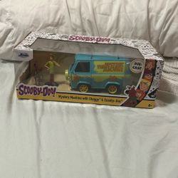 Scooby-Doo Mystery Machine With Shaggy And Scooby-doo