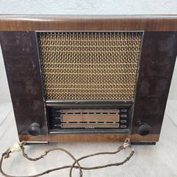 Vintage Ultra t751 3 band tube radio with Goodmans Driver