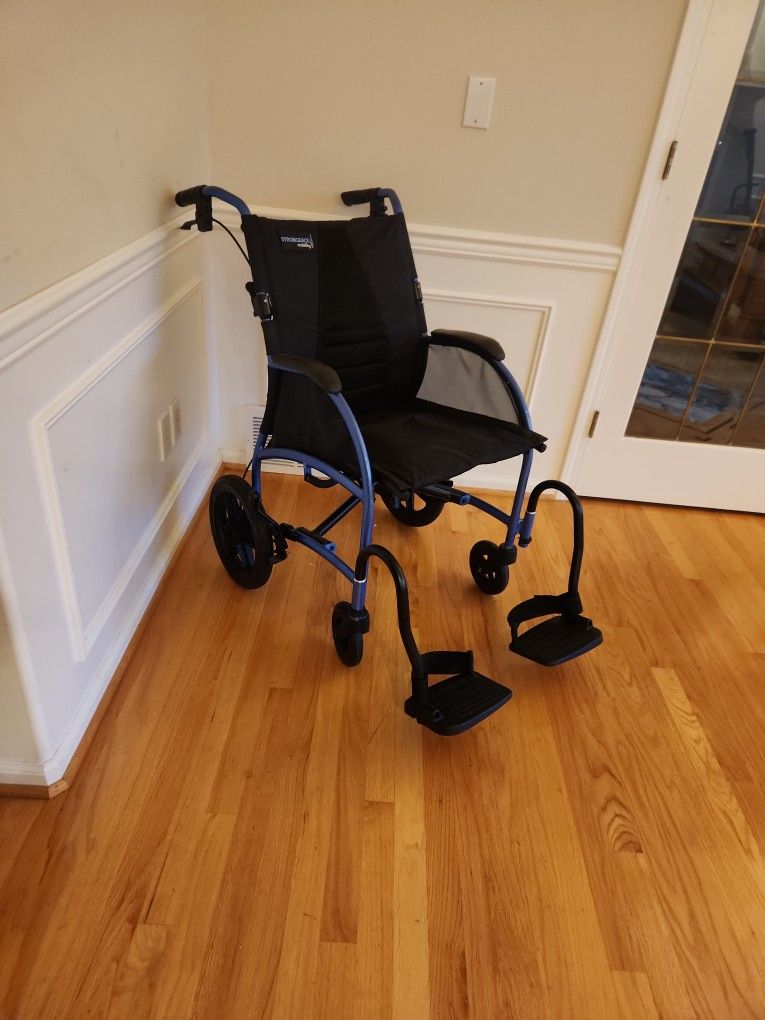 18" Transport Chair Wheelchair Type Light Weight Attendant Brakes