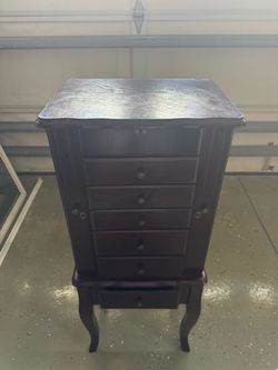 Jewelry box