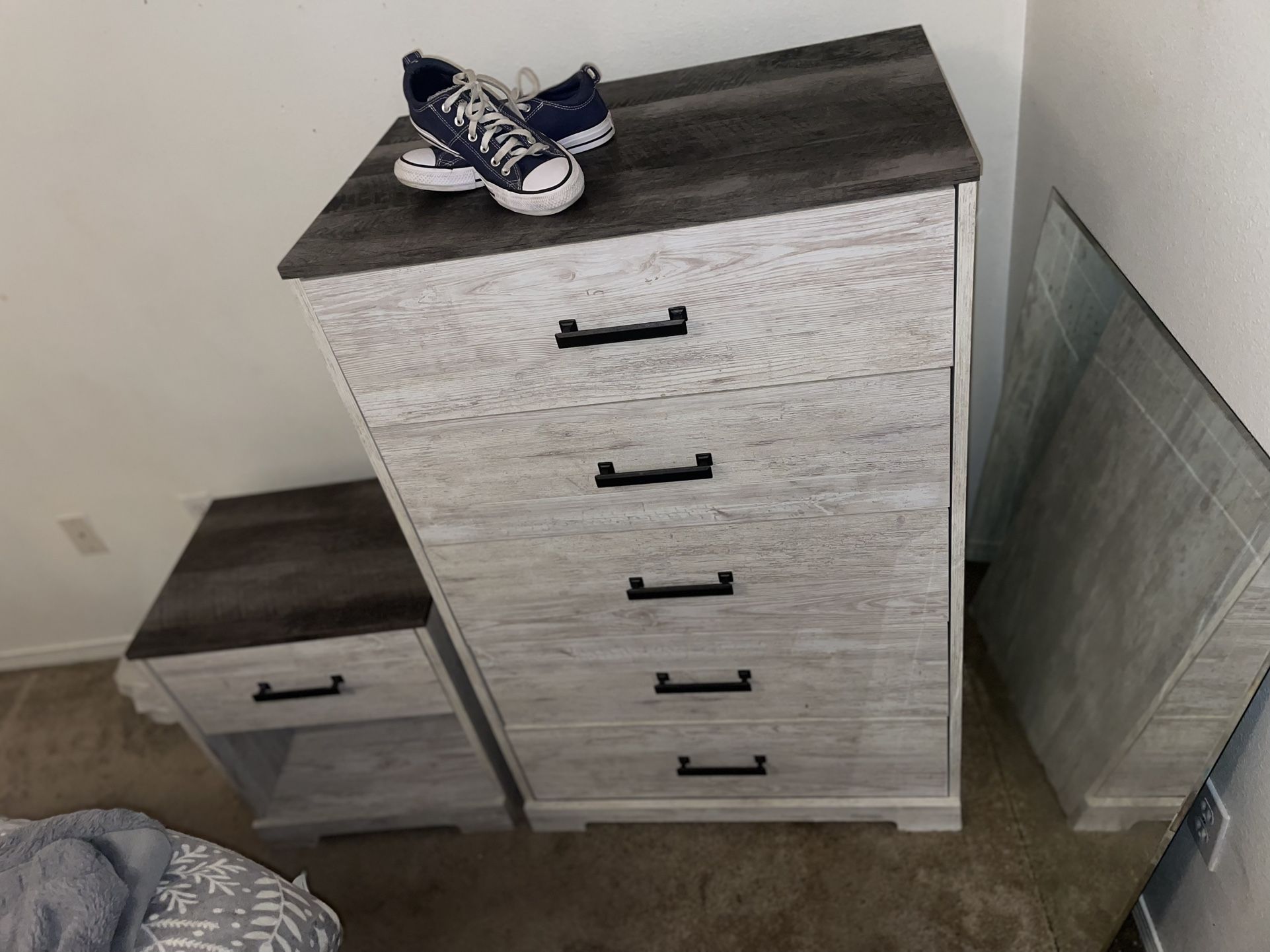 Ashley Shaw Dresser Nightstand Combo 