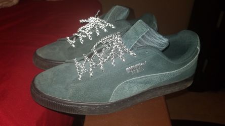 PUMA SUEDE SNEAKERS SIZE 8 MEN. LIGHTLY USED $30