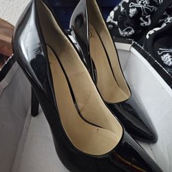Black Shinny Heels Size 8