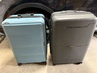 Hard Shell Luggage 28”