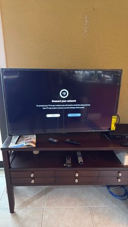 Visio Flat Screen Smart TV 43”