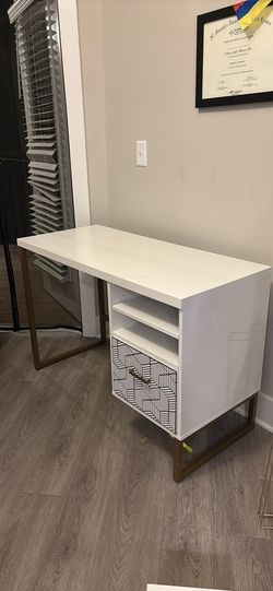 Computer desk