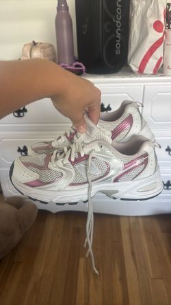 New Balance 530 White Pink Sneakers