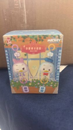 Mickey and friends key chain surprise box