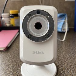D-Link Day & Night Wi-Fi Camera with Wi-Fi Extender (White)