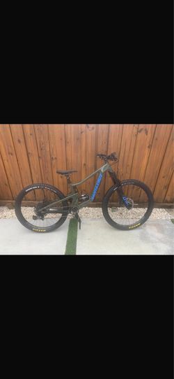 Santa Cruz Bicycles Bronson Carbon R Mountain Bike