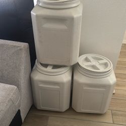 Dog Food  Storages 