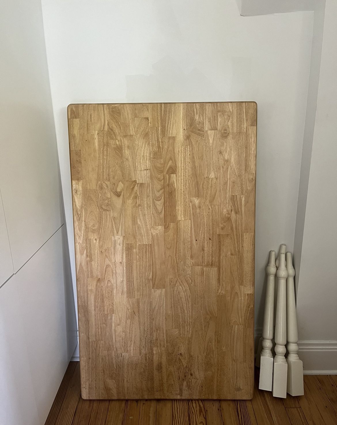 READ LISTING - Farmhouse Dining Table & 4 Chairs