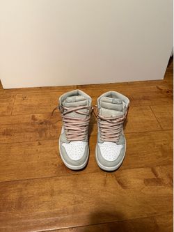 Wmns Air Jordan 1 Mid 'Stealth