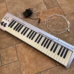 M-Audio Keystation 49es + Yamaha Foot Sustain