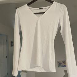 2 Women’s Under Scrub V-neck Long Sleeve Size Small Shirts 