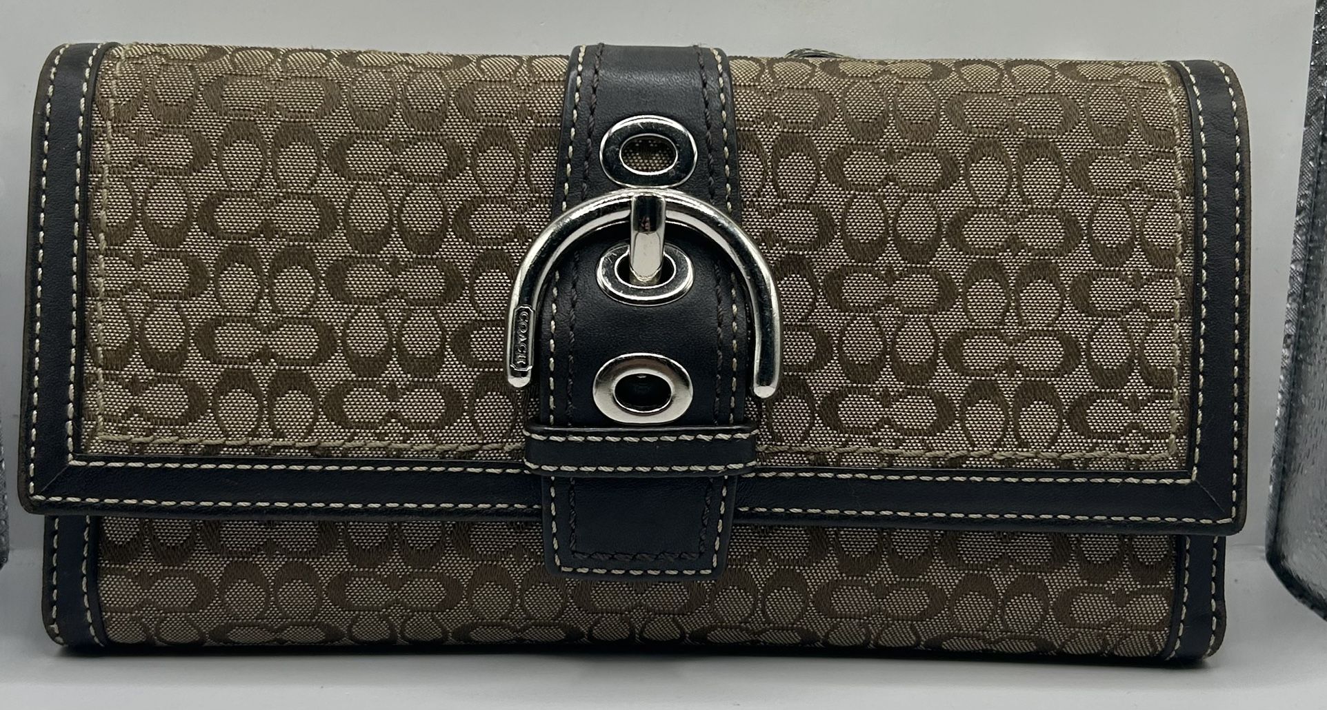 100% AUTHENTIC Leather Coach Women's Brown/Beige Clutch Wallet - Pre-owned