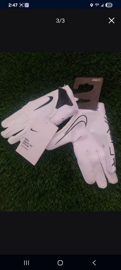 Brand New Nike Vapor Jet
White Black Football Gloves Youth Sizes Small, Medium, Large