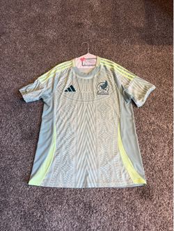 Authentic Soccer Jersey Men Size Large