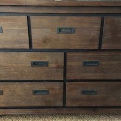 dresser good condition