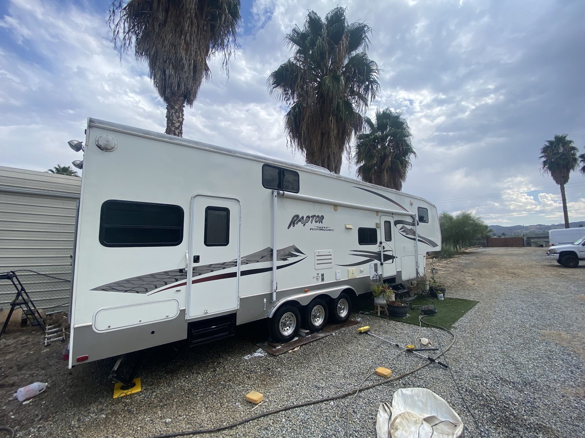 36’ Raptor 5th Wheel 