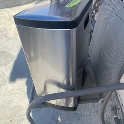 Excellent Condition 8 Gallons Bag Size Trash Cans 