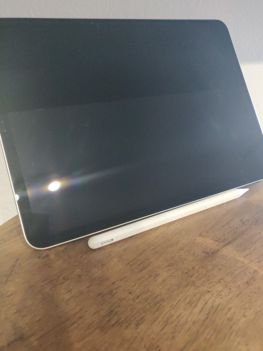 Apple iPad Pro A1980 with Pencil and Cover