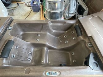 Refurbished 2 Person Tuff Spa