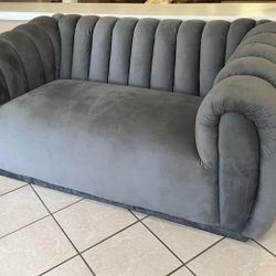 MERIDIAN FURNITURE DIXIE VELVET LOVESEAT