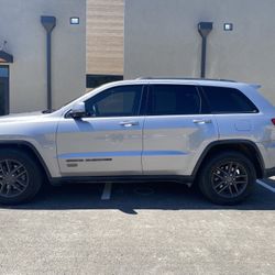 2017 Jeep Grand Cherokee 75th Anniversary Edition 