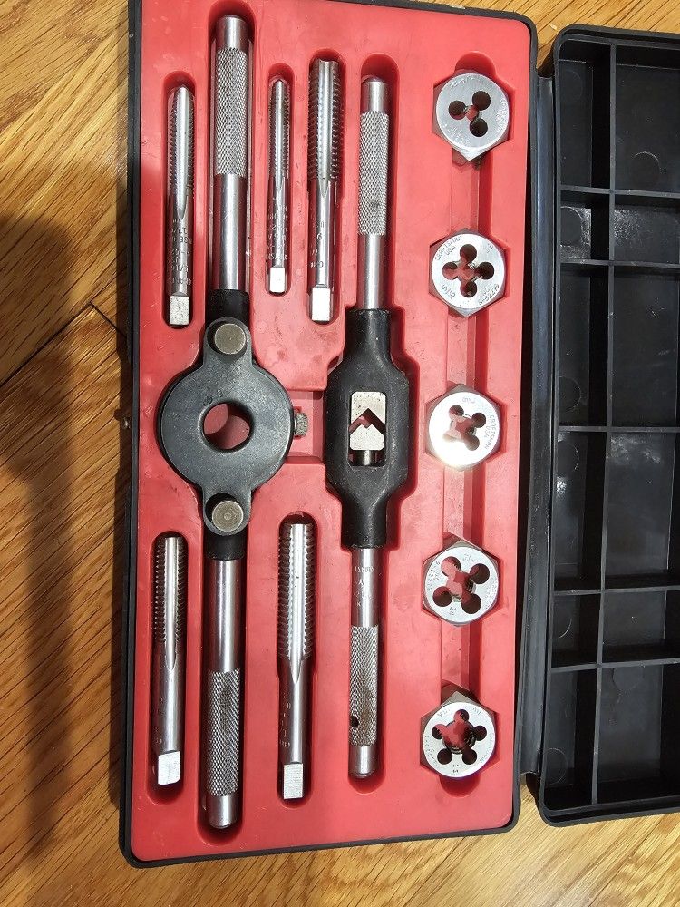NEW CRAFTSMAN  VINTAGE MADE IN USA, TAP AND DIE SET