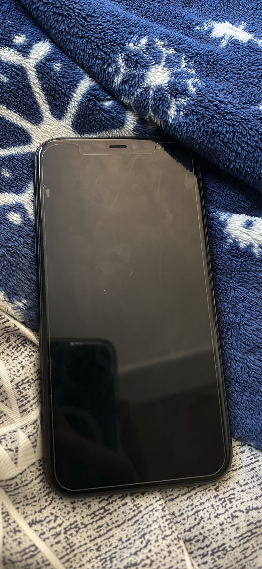 iPhone 11 64 GB LIKE NEW