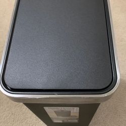 Brand new 10.5 Gallon Plastic Slim Kitchen Step Trash Can, Black