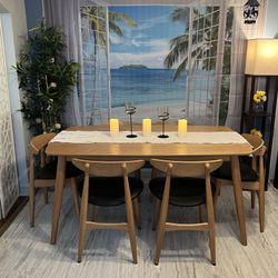Beautiful Dining Set Mid-Century Style Good Condition!!! Table has Some minor marks. I can Deliver
