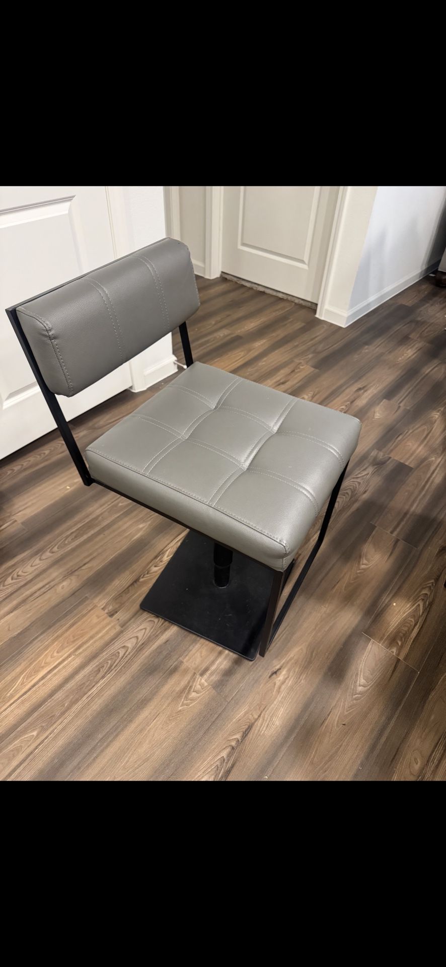 3 Premium Bar Stools