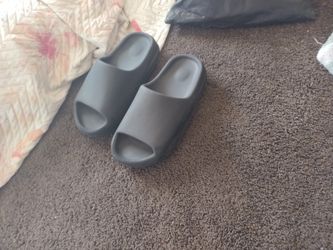 2 Pairs Of ( Yezzy Slides) Color:Black (Size-6-7