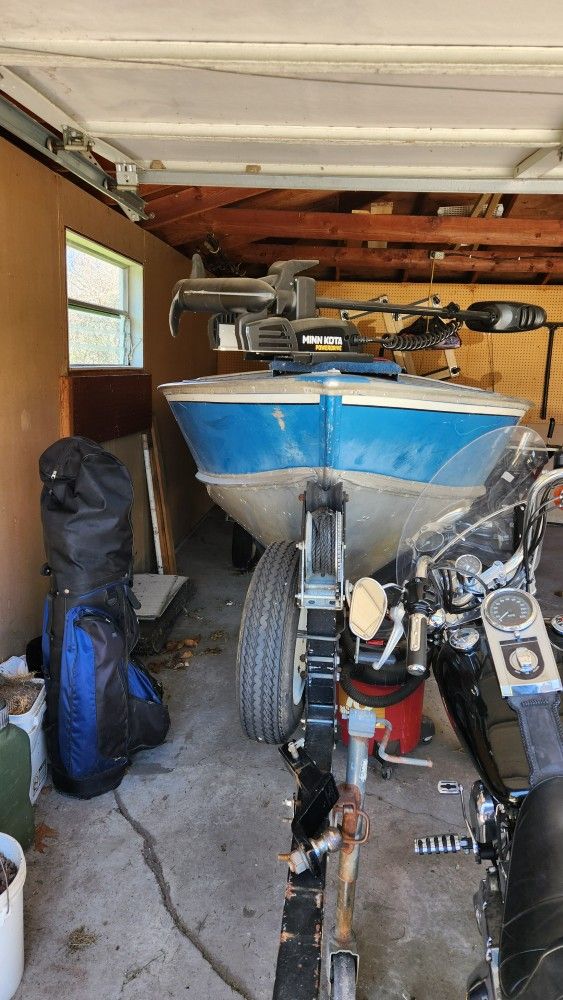 1988 Lund 14' Pro Pike Fishing Boat