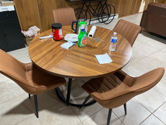 Dinner table and chair set