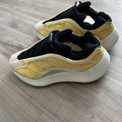 Adidas Yeezy 700 V3 'Mono Safflower'