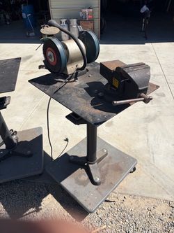 Bench 8in Grinder/wire wheel with vise stand