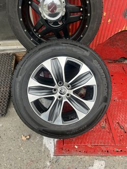 OEM 2021 Toyota Size 18 Rims And Tires