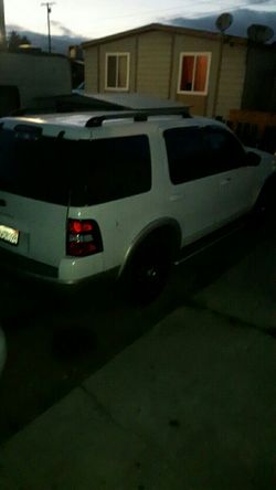 04 ford explorer eddie speacial ed 2500