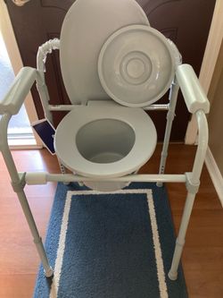 Portable commode
