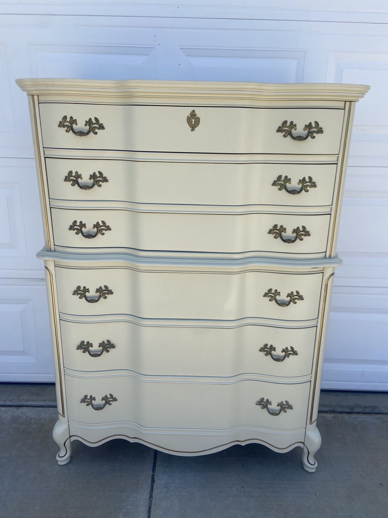 Vintage. Dresser