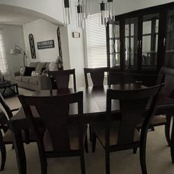 Dining Room Set with Hutch - Excellent Condition